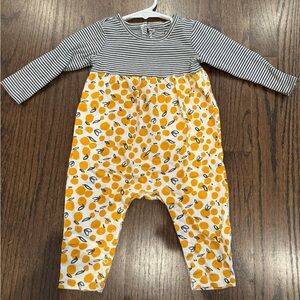 Excellent condition Tea Collection long sleeved print-mix romper!